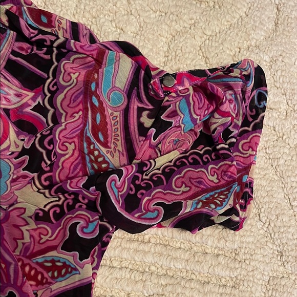 Jennifer Lopez Pink Graphic Wrap Style Blouse with Mandarin Collar - Picture 5 of 7